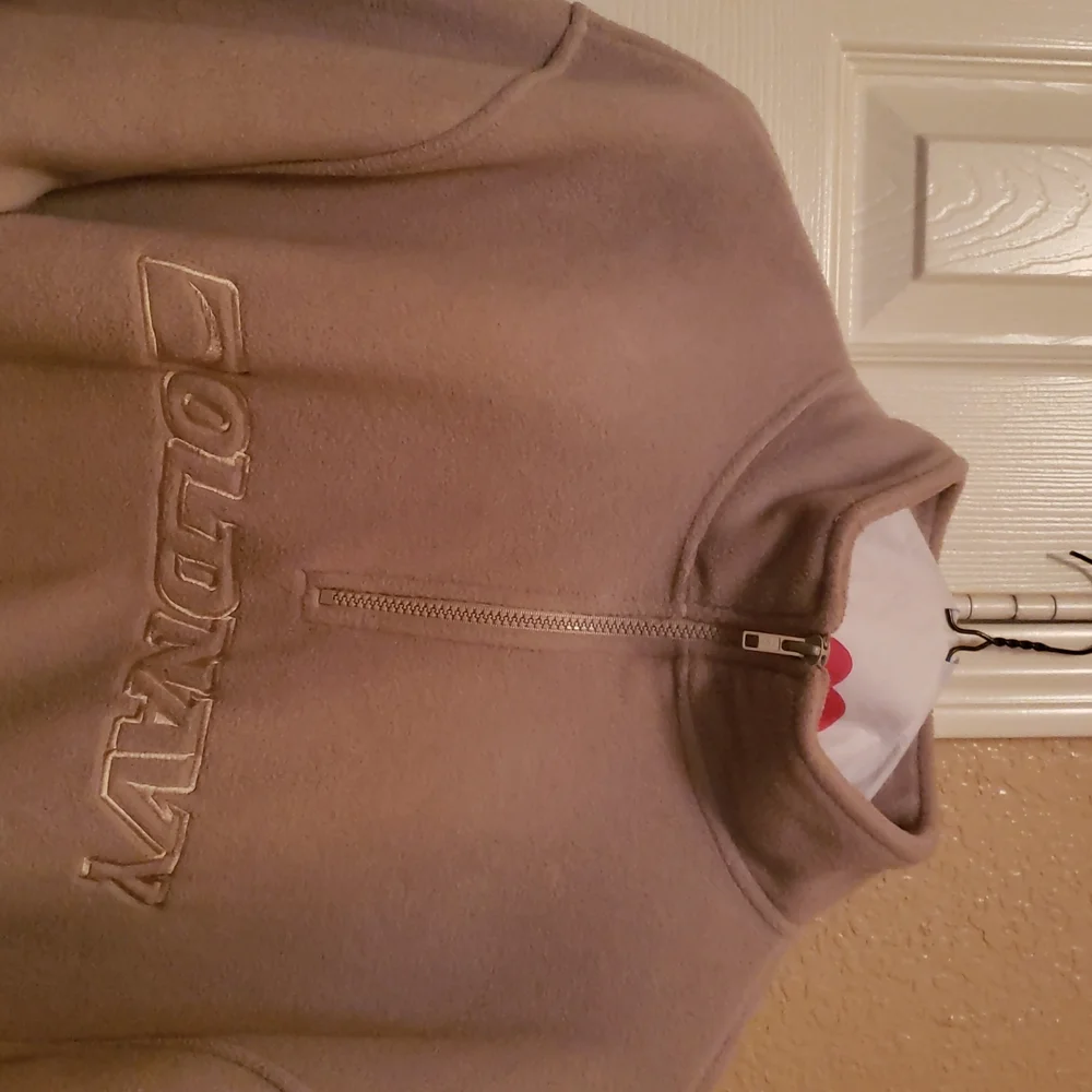 Cream colored pullover fleece jacket - Picture 2 of 6